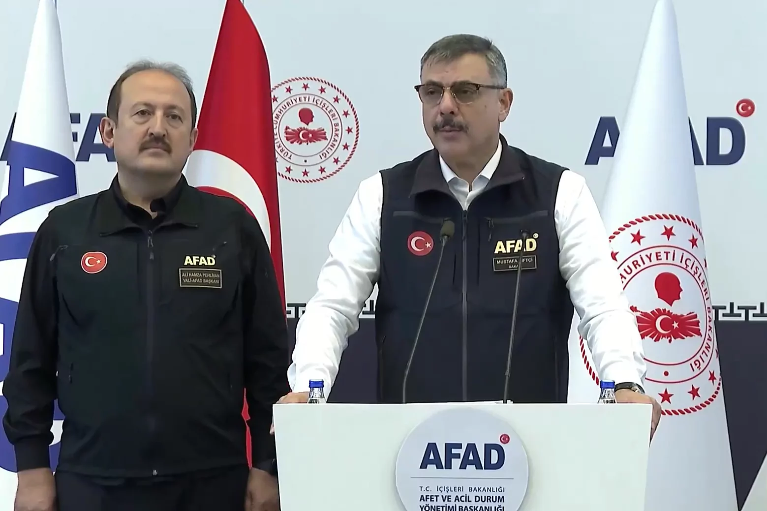 İ&ccedil;işleri Bakanı &Ccedil;ift&ccedil;i afette son durumu paylaştı... 7 il i&ccedil;in kuvvetli yağış uyarısı