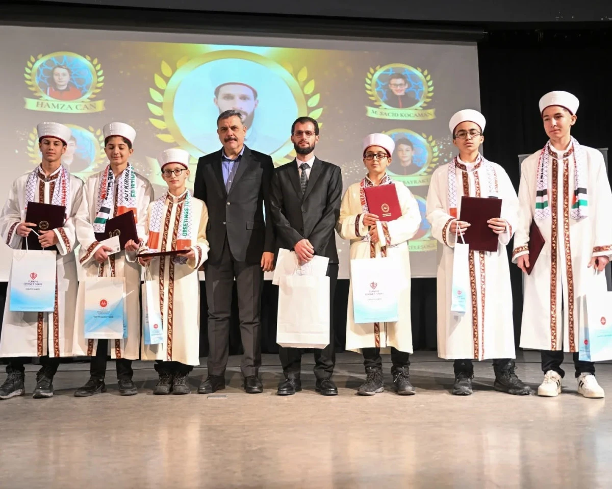 71 &ouml;ğrencinin hafızlık gururu ta&ccedil;landırıldı