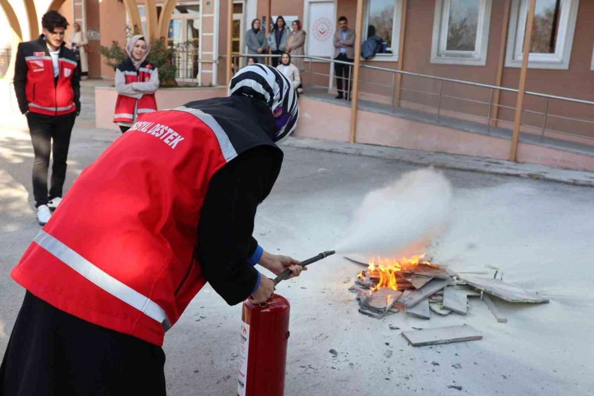 Aile ve Sosyal Hizmetler İl Müdürlüğü’nde afet farkındalık ve yangın tatbikatı