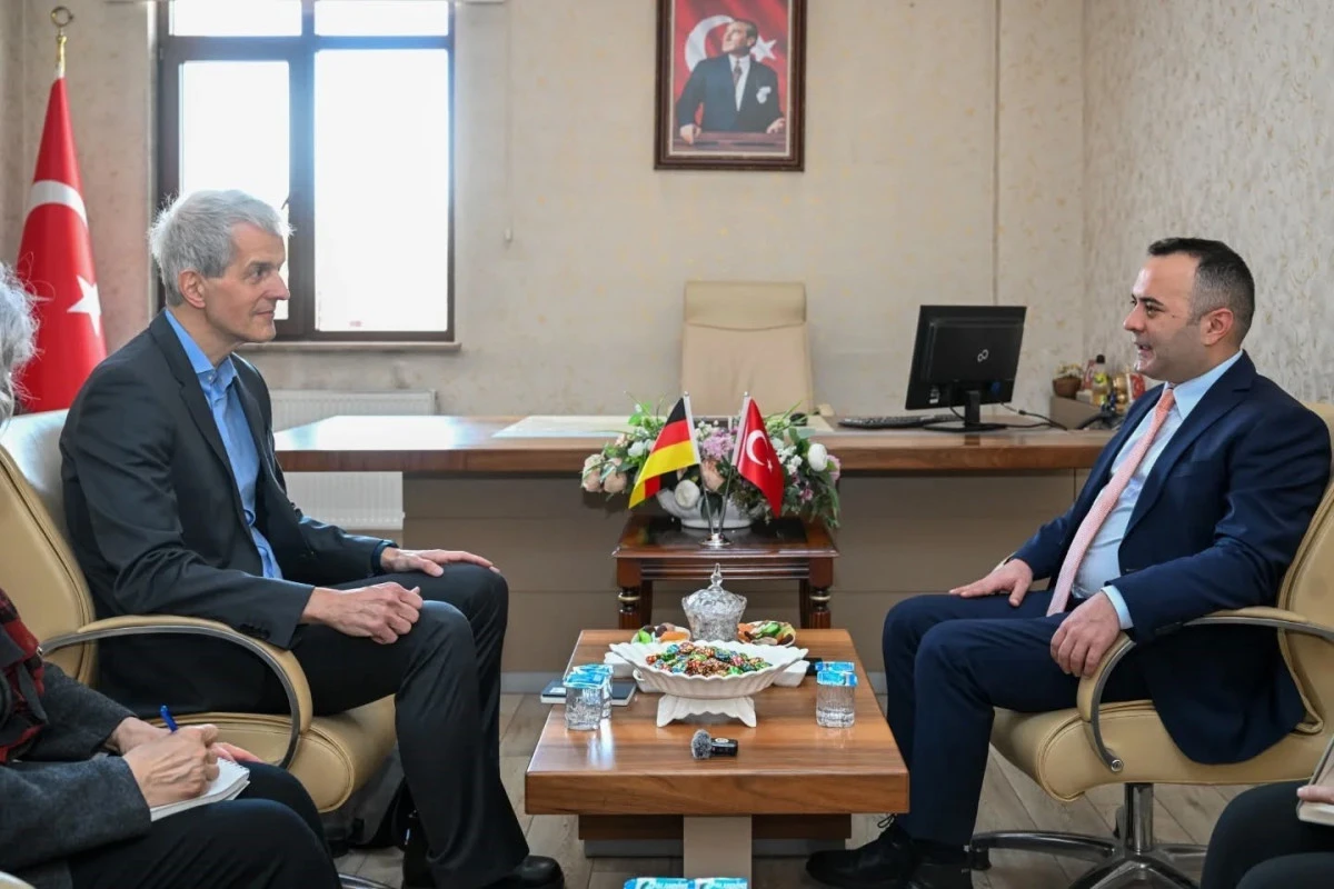 Almanya Federal Cumhuriyeti B&uuml;y&uuml;kel&ccedil;iliği el&ccedil;isi Stefan Bredohl Erzurum&rsquo;da