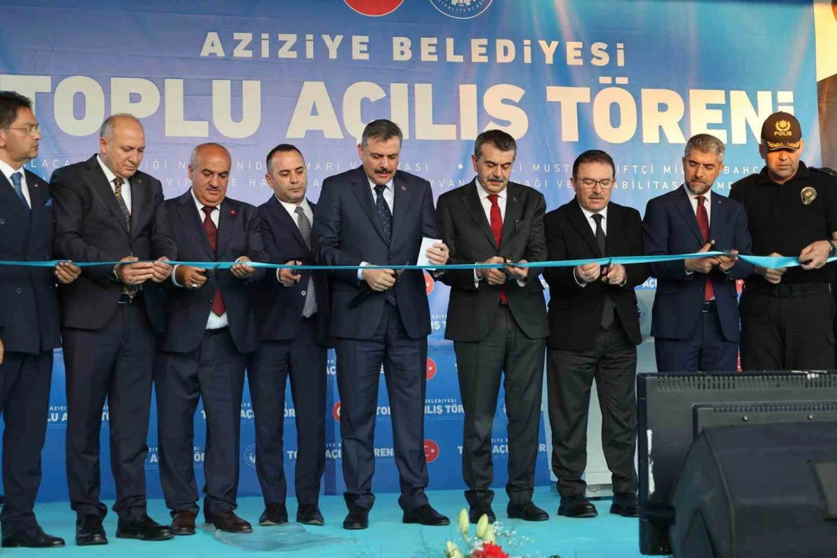 Bakan &Ccedil;ift&ccedil;i Aziziye&rsquo;de toplu a&ccedil;ılışlara katıldı