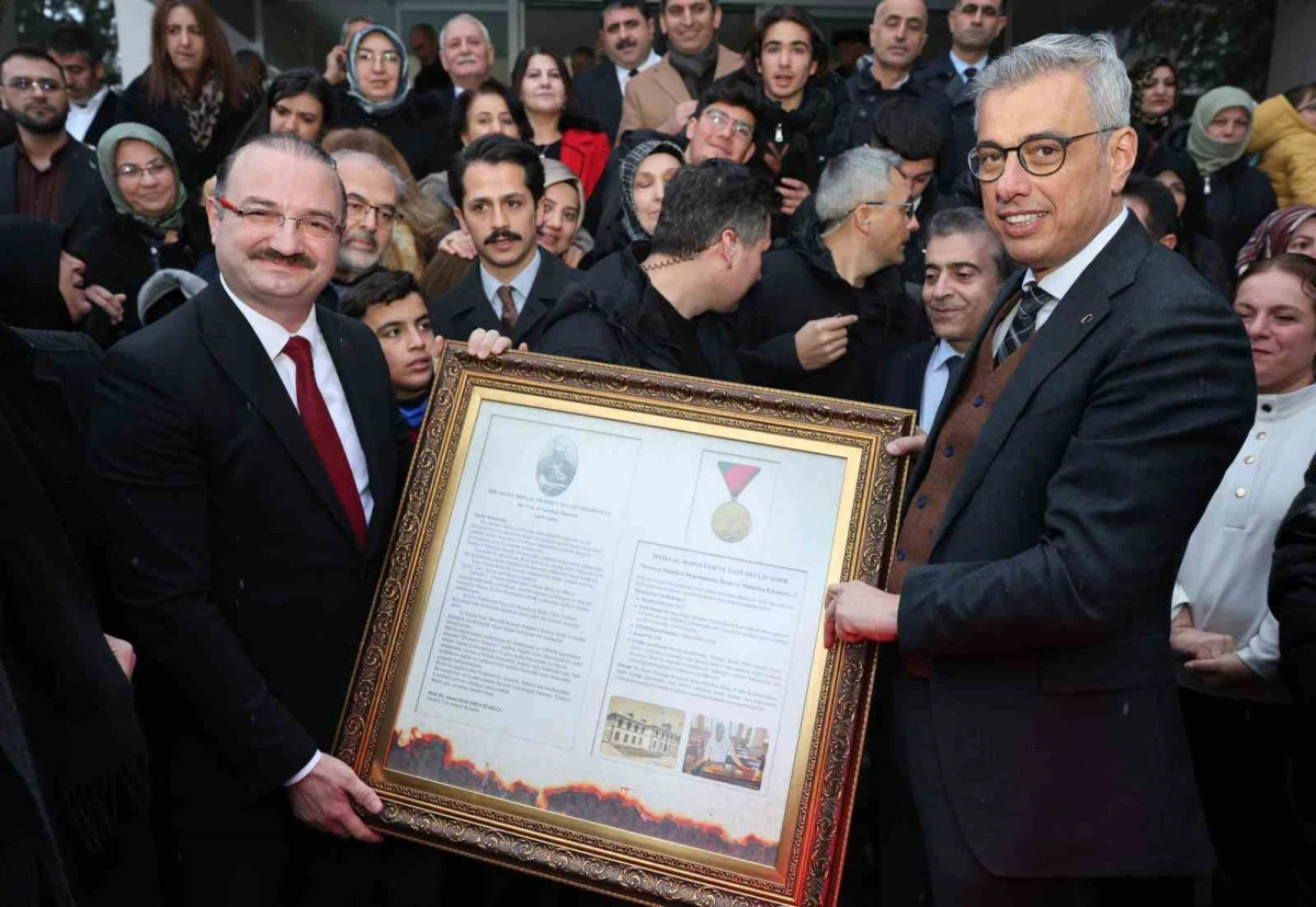 Bakan Memişoğlu ve Rekt&ouml;r Hacım&uuml;ft&uuml;oğlu bir arada: Sağlık yatırımları ve &uuml;niversite projelerine tam destek