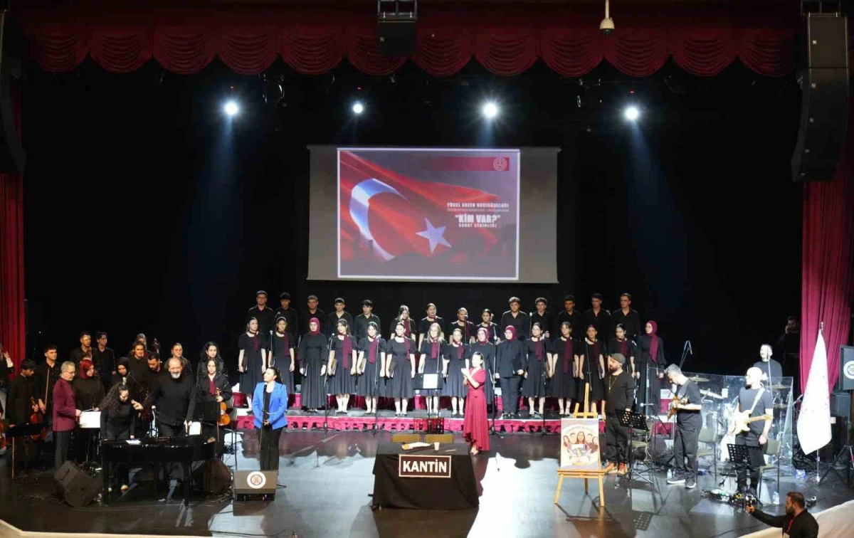 Bakan Tekin: "Ge&ccedil;mişine bağlı, gelecekten &uuml;mitli gen&ccedil;ler yetiştirmek istiyoruz"