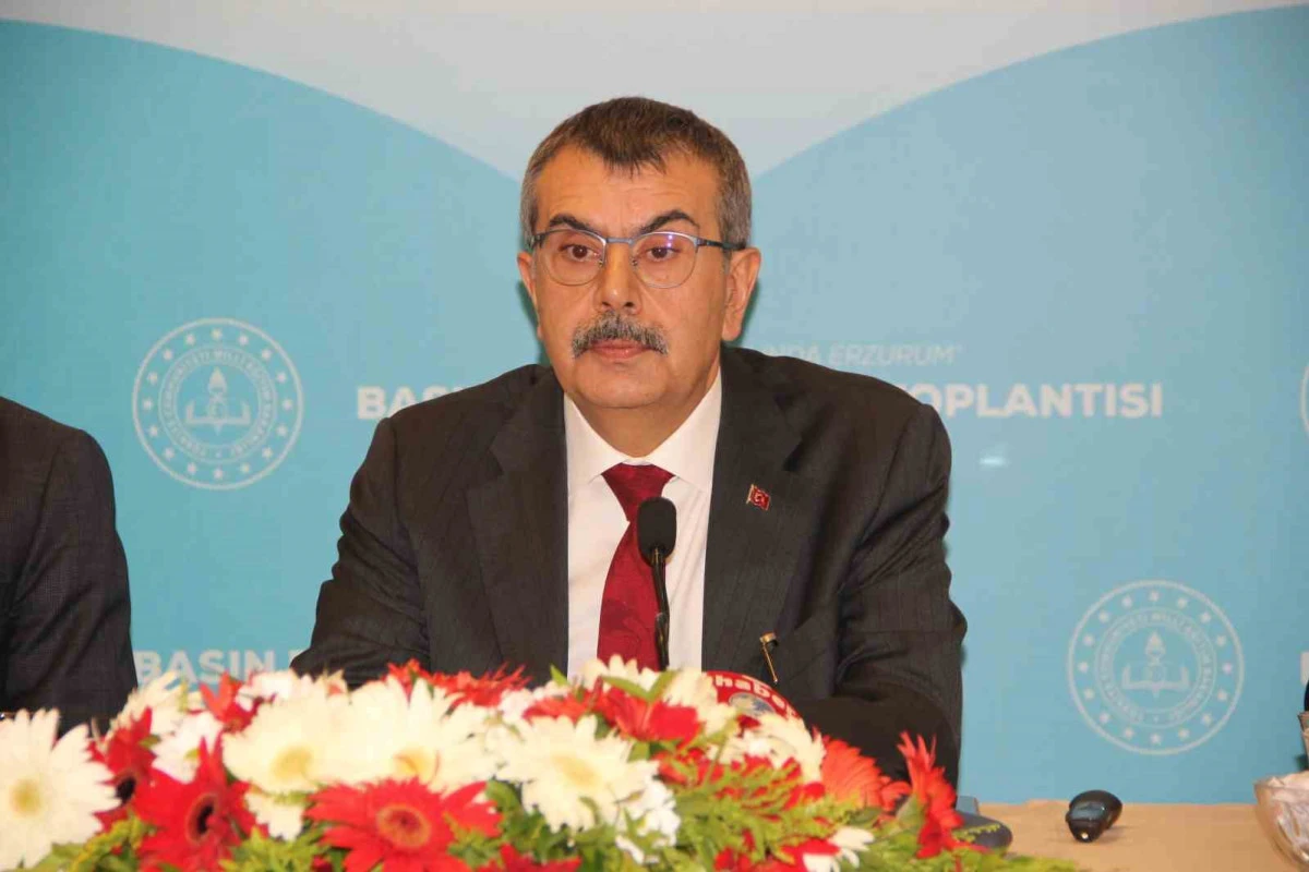 Bakan Tekin: Ge&ccedil;mişiyle gurur duyacak bir nesil yetiştirmemiz gerekiyor