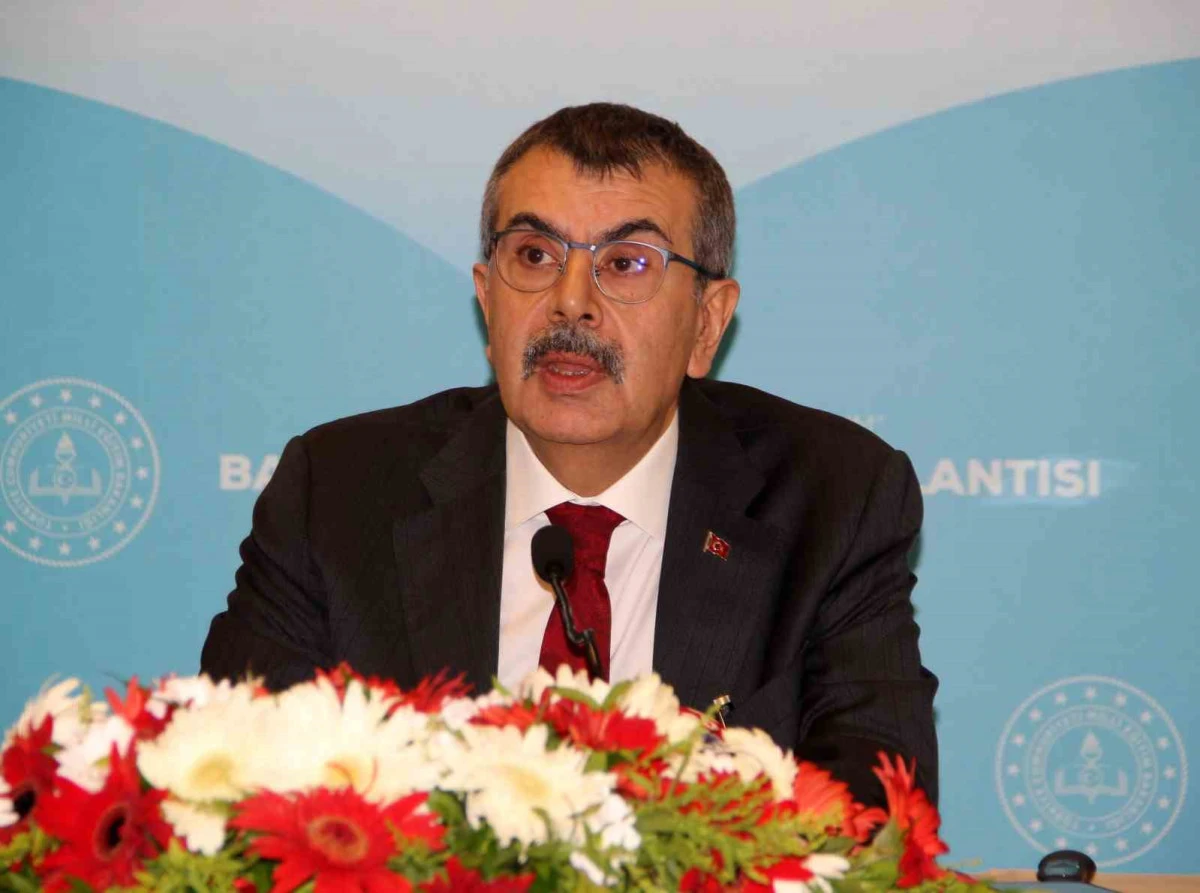 Bakan Tekin: &Ouml;zel okullarda &ouml;ğretmenlerin ortalama maaşı 40 bin lira