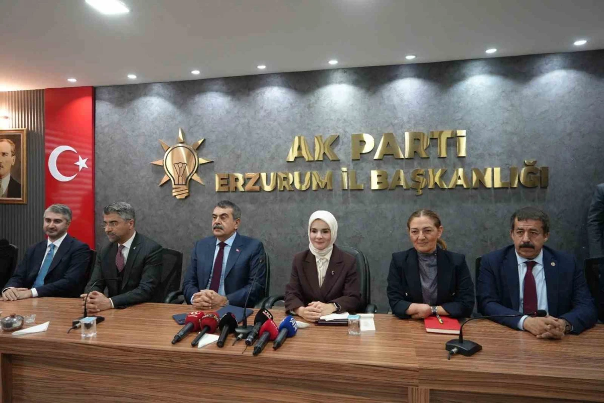 Bakan Tekin: "T&uuml;rkiye&rsquo;deki muhalefetin yaklaşımı sadece yalanlar, iftiralar &uuml;zerine ve insanların moral motivasyonunu kırmak &uuml;zerinedir"