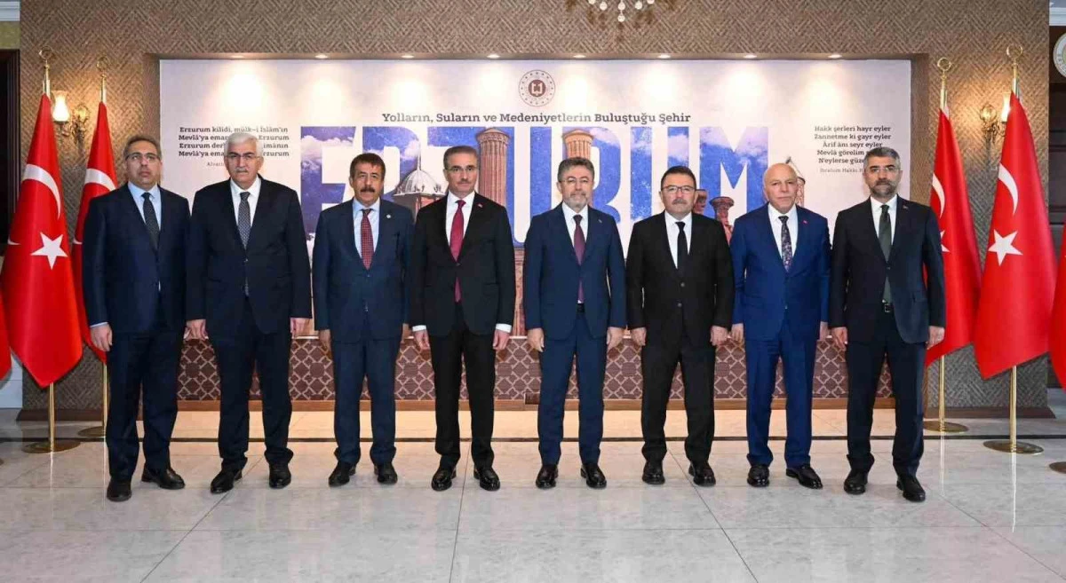 Bakan Yumaklı Valilik ve B&uuml;y&uuml;kşehir Belediyesi&rsquo;ni ziyaret etti