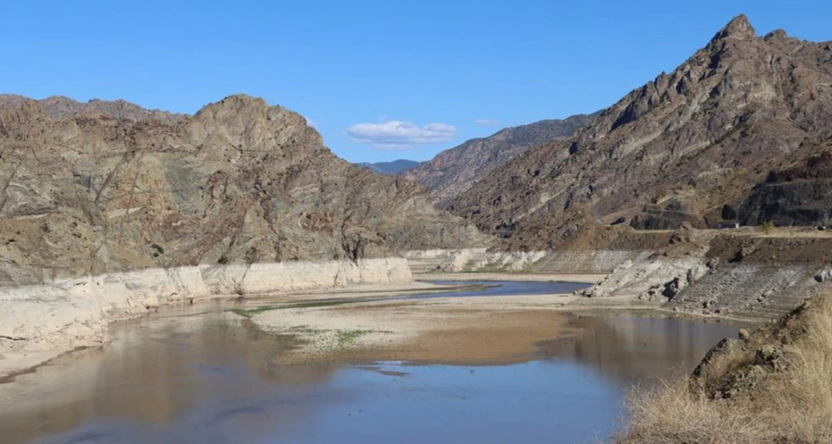 Baraj suları çekildi, tabiat yeniden yeşerdi