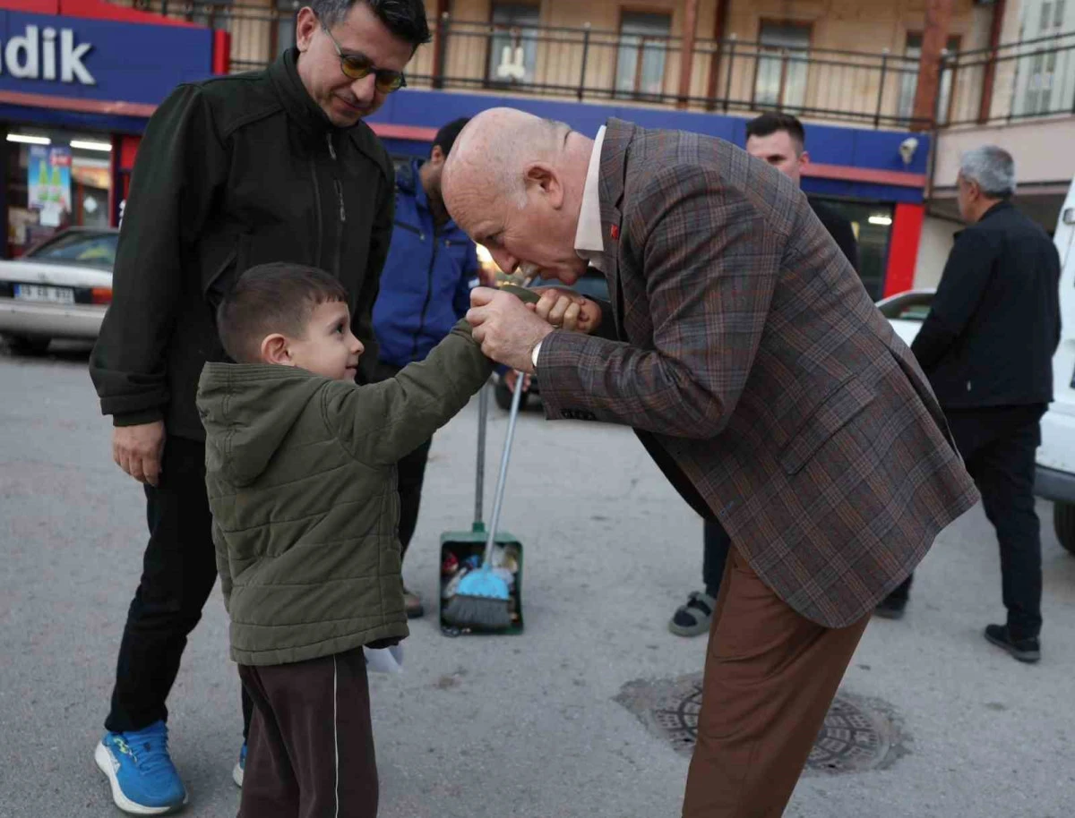 Başkan Sekmen; En b&uuml;y&uuml;k mutluluğumuz hemşehrilerimizin duasını almak