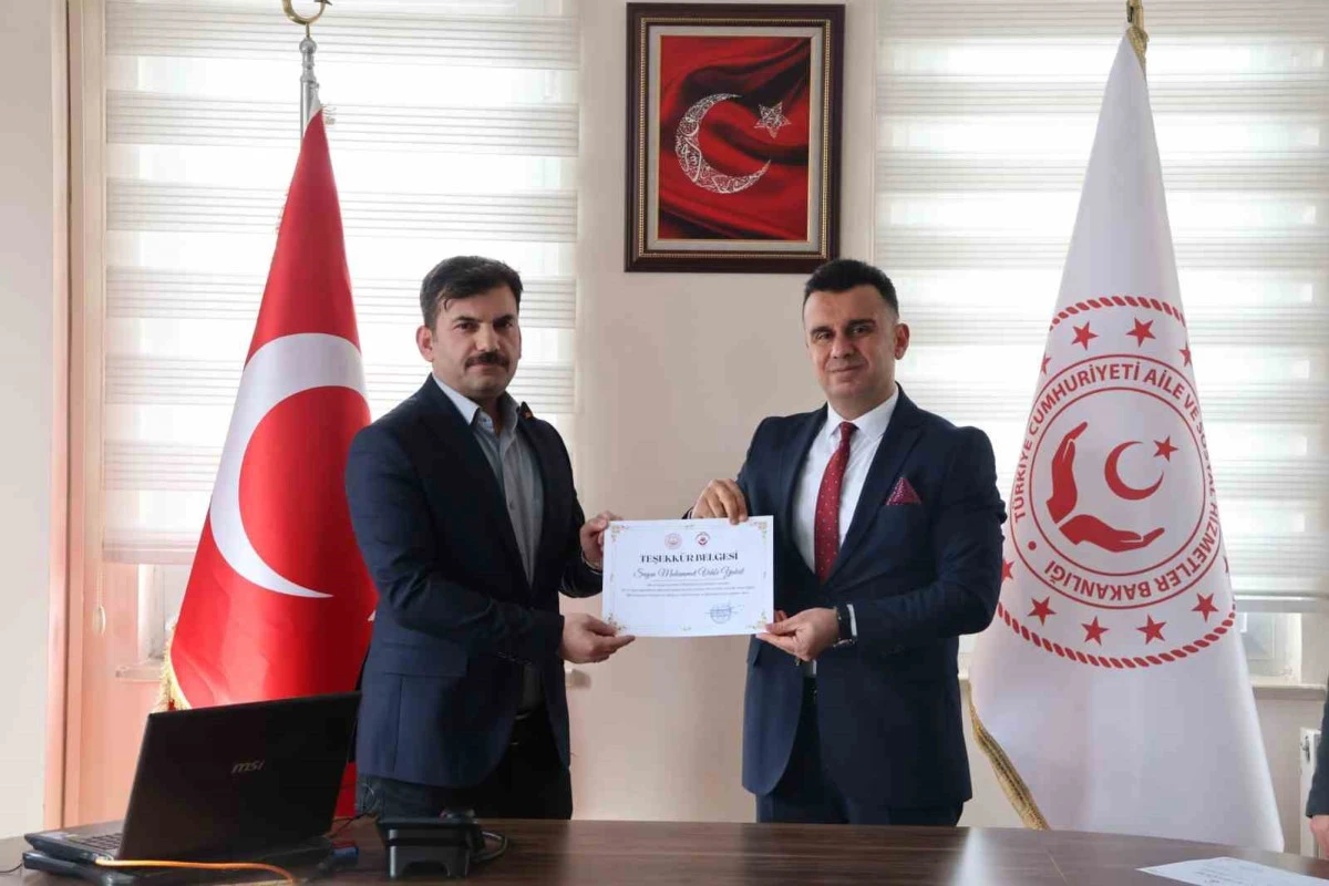 &Ccedil;ocuk hakları komitesi &uuml;yelerine dijital okuryazarlık ve akran zorbalığı ile m&uuml;cadele eğitimi