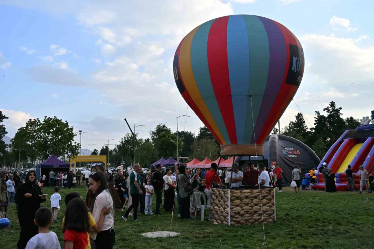 Erzurum k&uuml;lt&uuml;r yolu festivali sanatın farklı renkleri ile buluştu