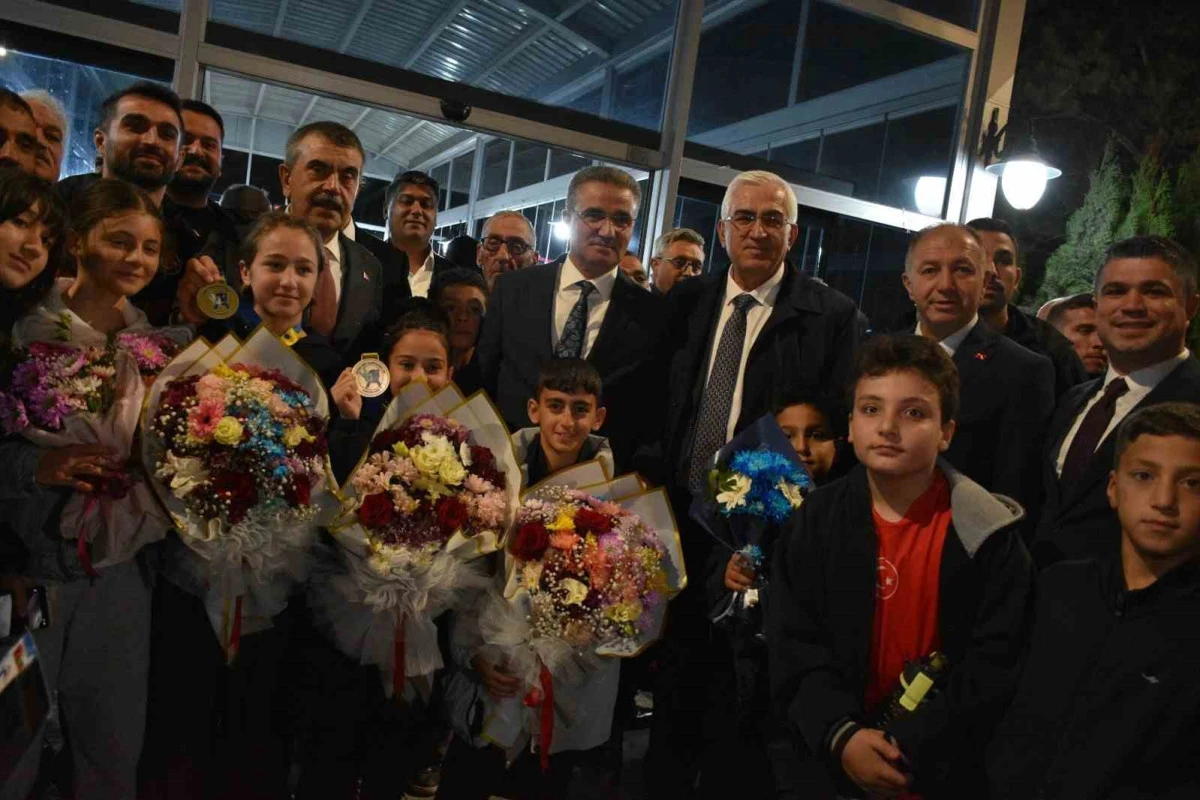 Erzurum şampiyonları bağrına bastı
