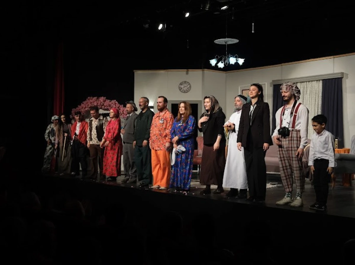 Erzurum Şehir Tiyatrosu "OrganiYasyon - Helvayı Yedik" oyunu ile t&uuml;rkiye turnesine hazırlanıyor