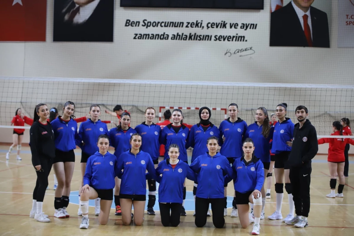 Erzurum &Uuml;niversiteli Gen&ccedil;ler Spor Kul&uuml;b&uuml; iki yıl &uuml;st &uuml;ste şampiyon