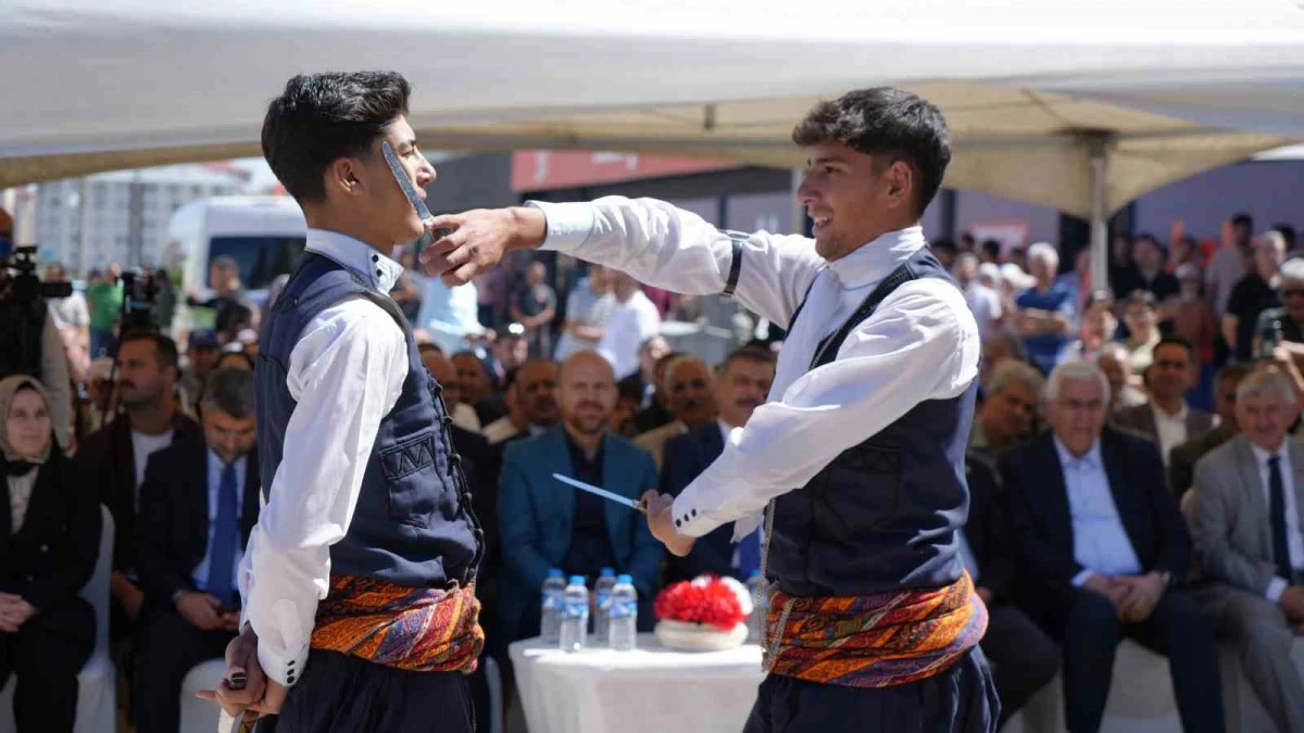 Erzurum’da halk pazarı açıldı