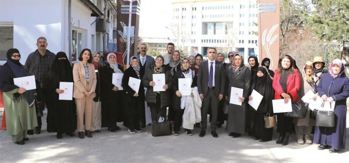 Erzurum&rsquo;da kadınlara kırmızılahana ve kereviz yetiştiriciliği eğitimi