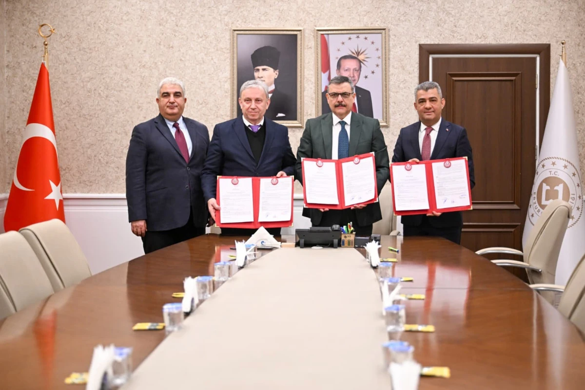 Erzurum&rsquo;da kapalı spor salonu i&ccedil;in imzalar atıldı