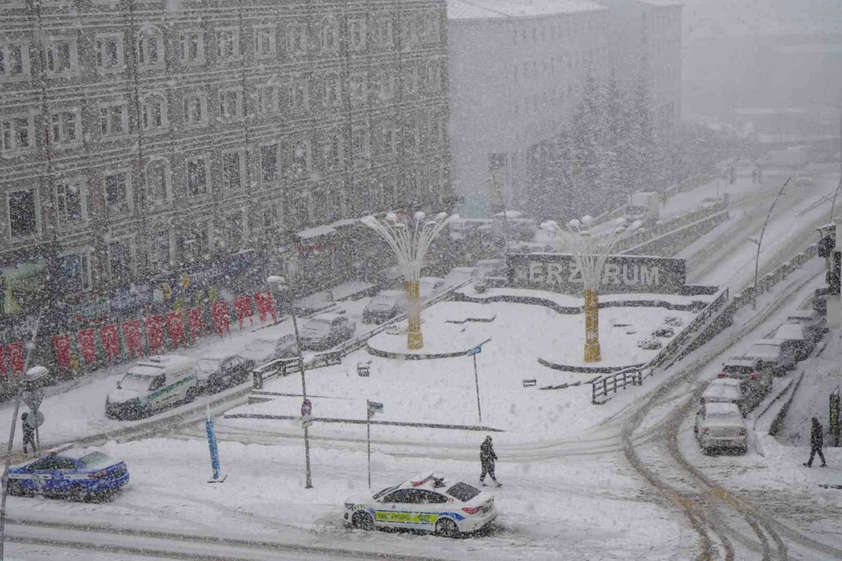 Erzurum&rsquo;da kar sebebiyle 312 k&ouml;y&uuml;n yolu kapalı