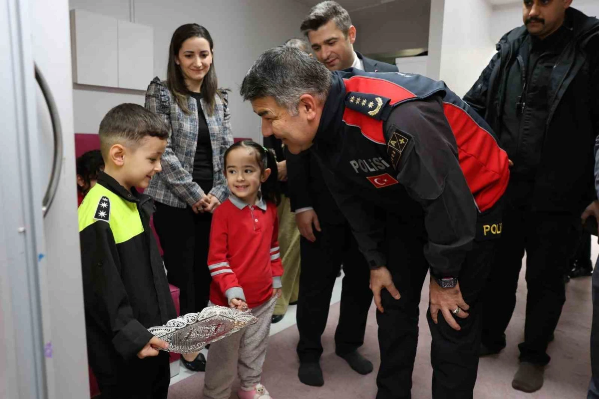 Erzurum&rsquo;da minik dadaşlardan "Emniyet kemeri" farkındalığı