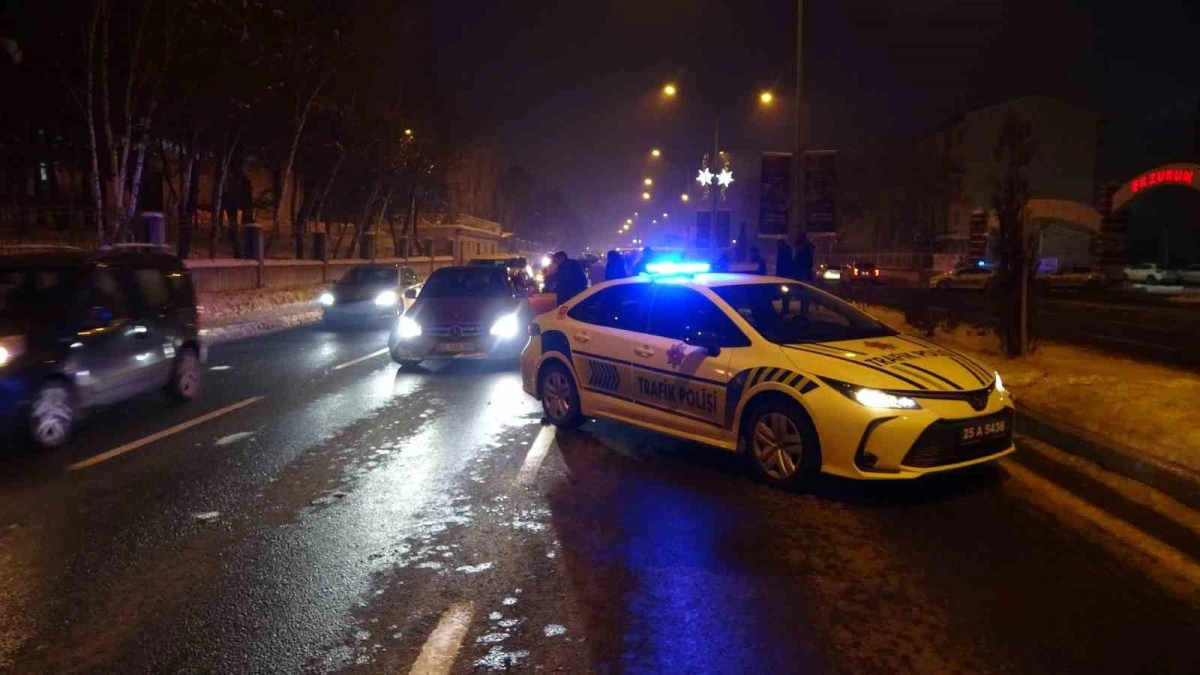 Erzurum&rsquo;da zincirleme trafik kazası: 3 yaralı