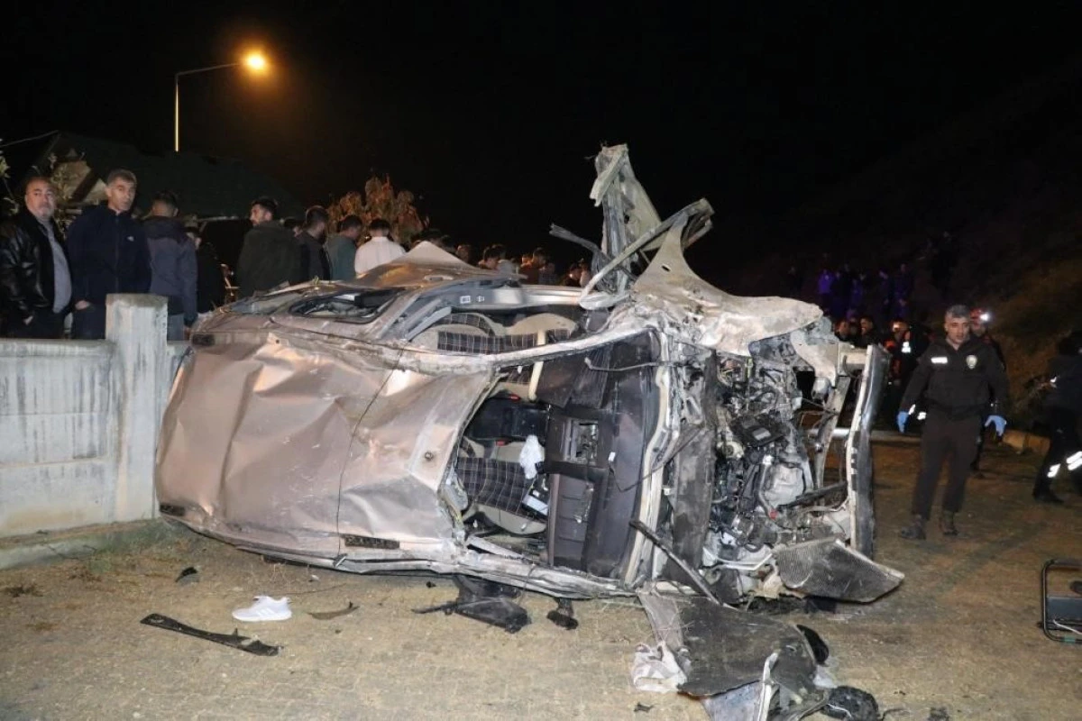 Erzurum&rsquo;daki trafik kazasında &ouml;l&uuml; sayısı 2&rsquo;ye y&uuml;kseldi