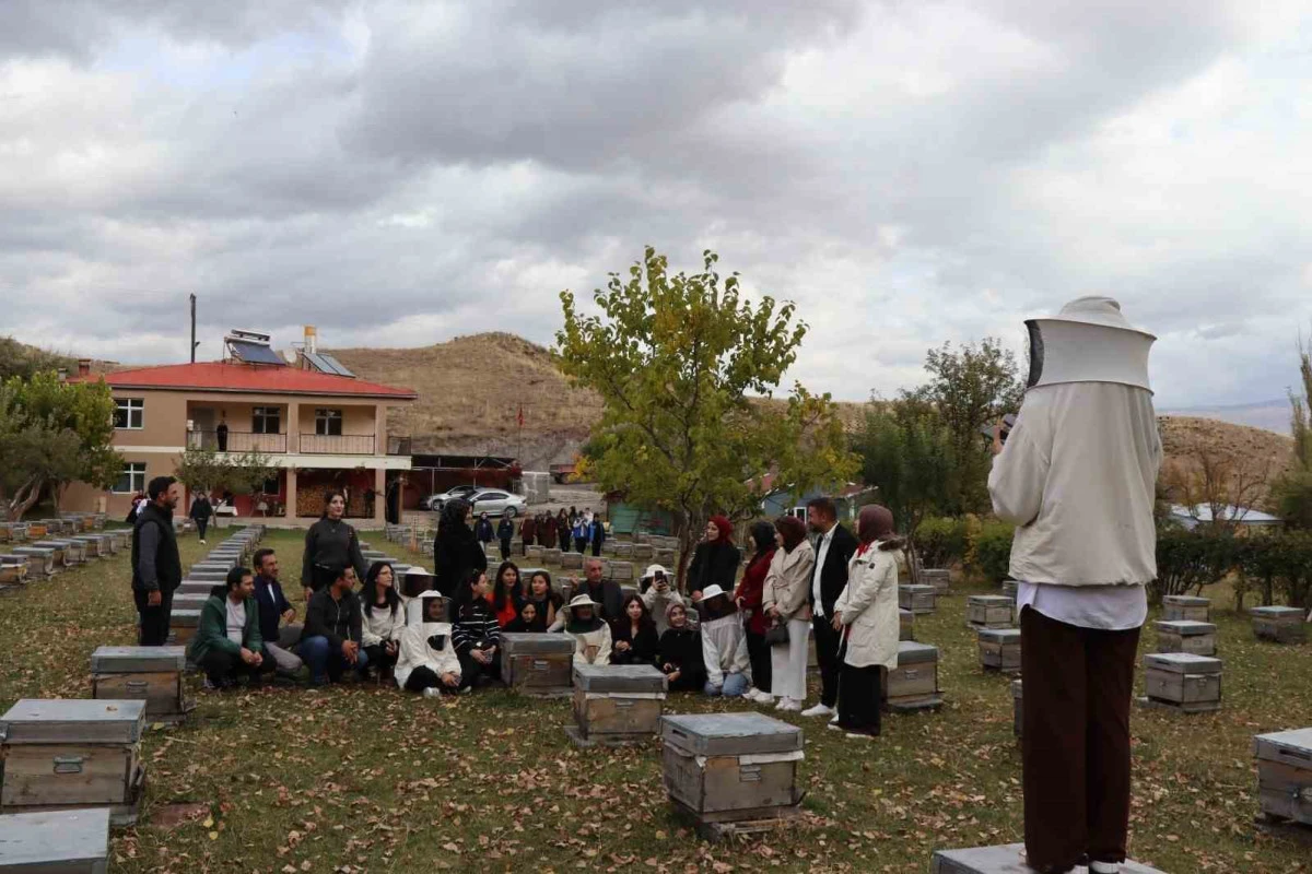 Erzurumlu gençler organik arıcılığı öğrendi