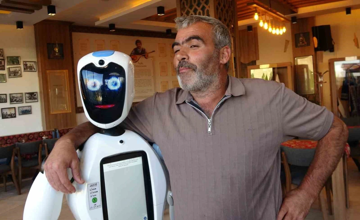 Erzurumlular robot Şukufe&rsquo;yi &ccedil;ok sevdi