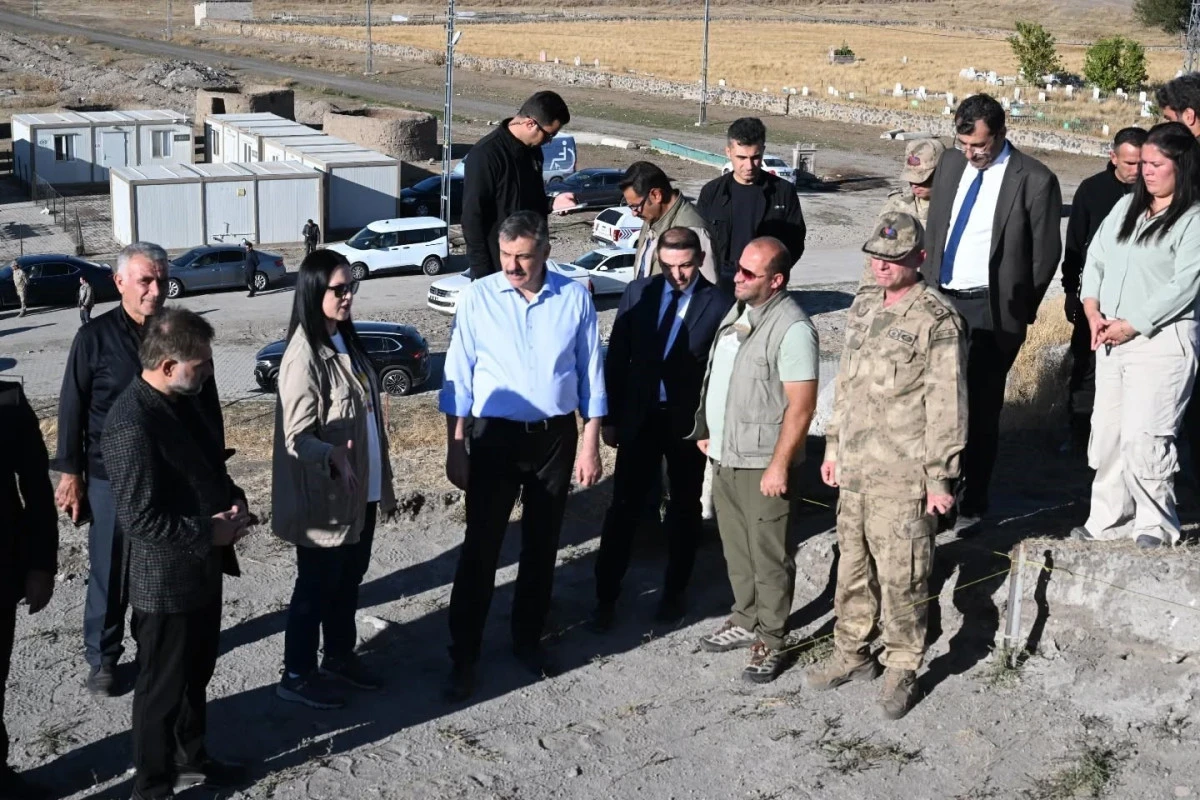 Gençlerin otoyolda yaya yürüyüşü tehlike oluşturdu