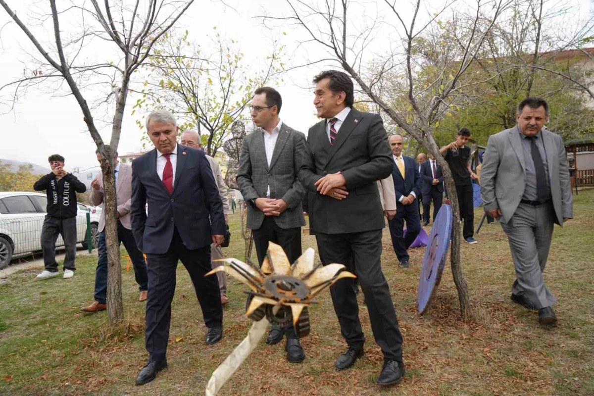 G&uuml;zel sanatlar lisesine sanat bah&ccedil;esi