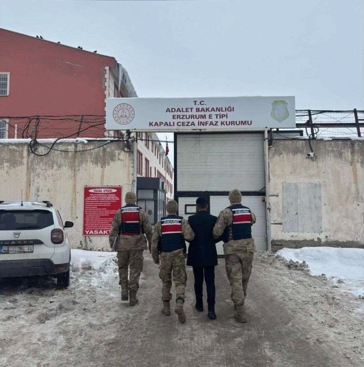 Jandarma Erzurum&rsquo;da bir ayda 89 şahsı yakaladı, 8 kayıp şahsı buldu