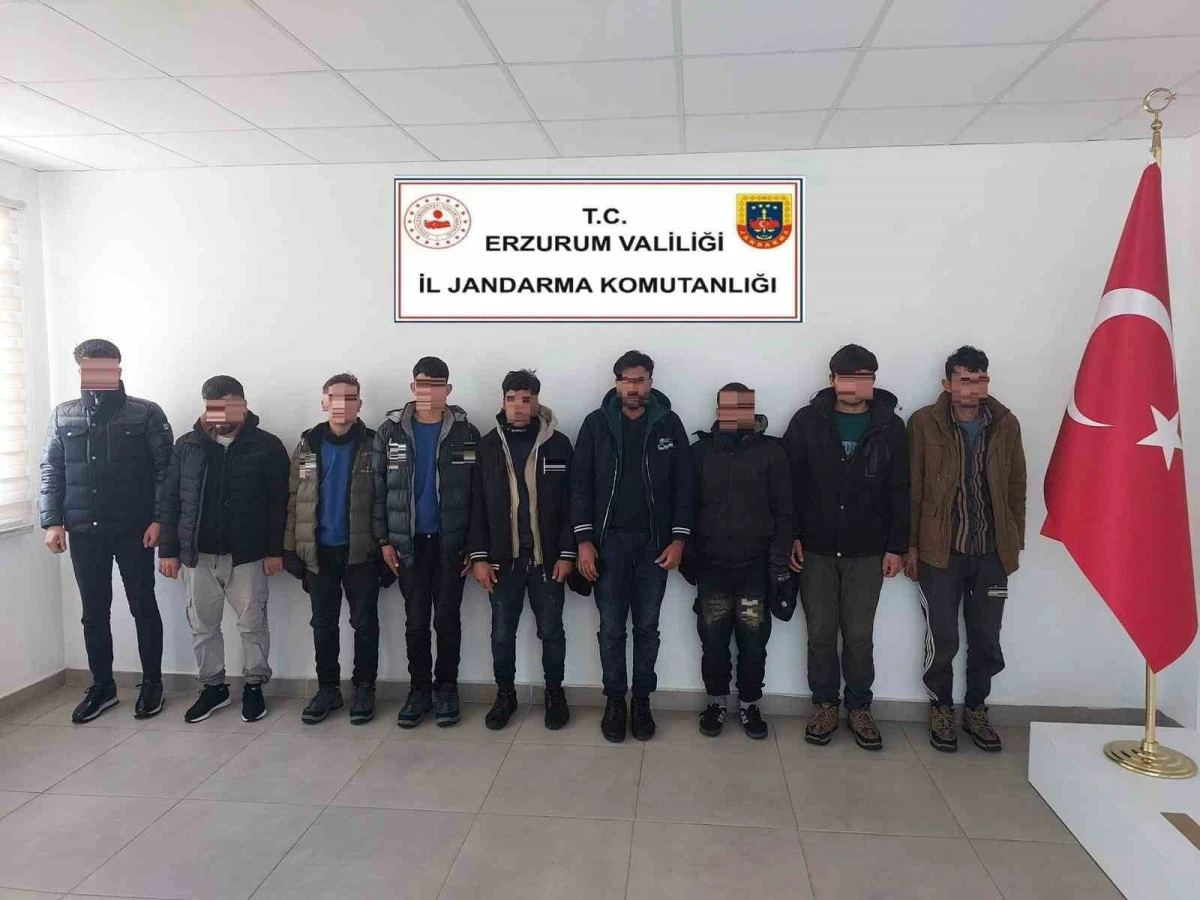 Jandarma&rsquo;dan d&uuml;zensiz g&ouml;&ccedil;men operasyonu