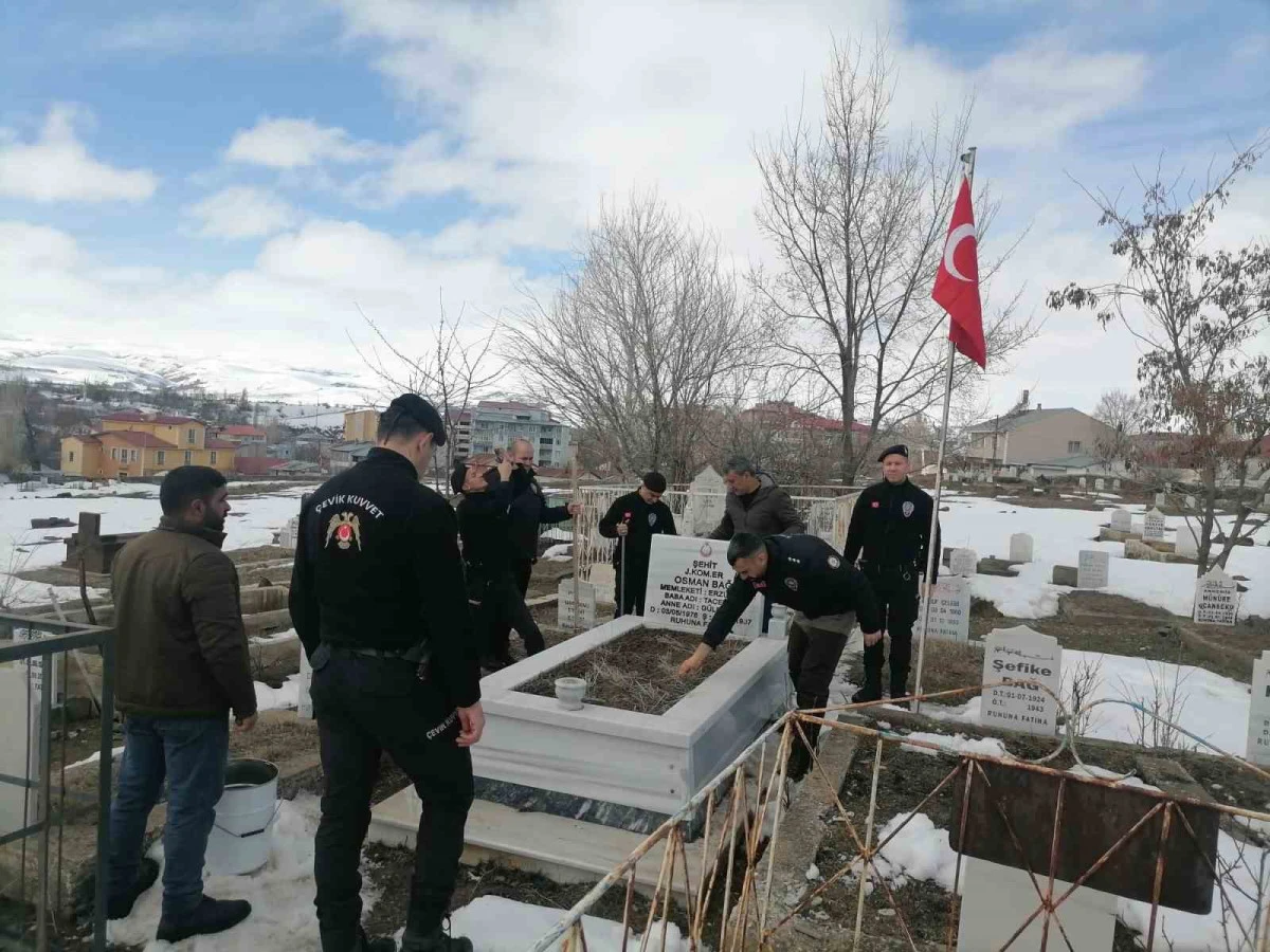 Kahraman şehitlerimizin aziz hatırasına sahip &ccedil;ıktılar