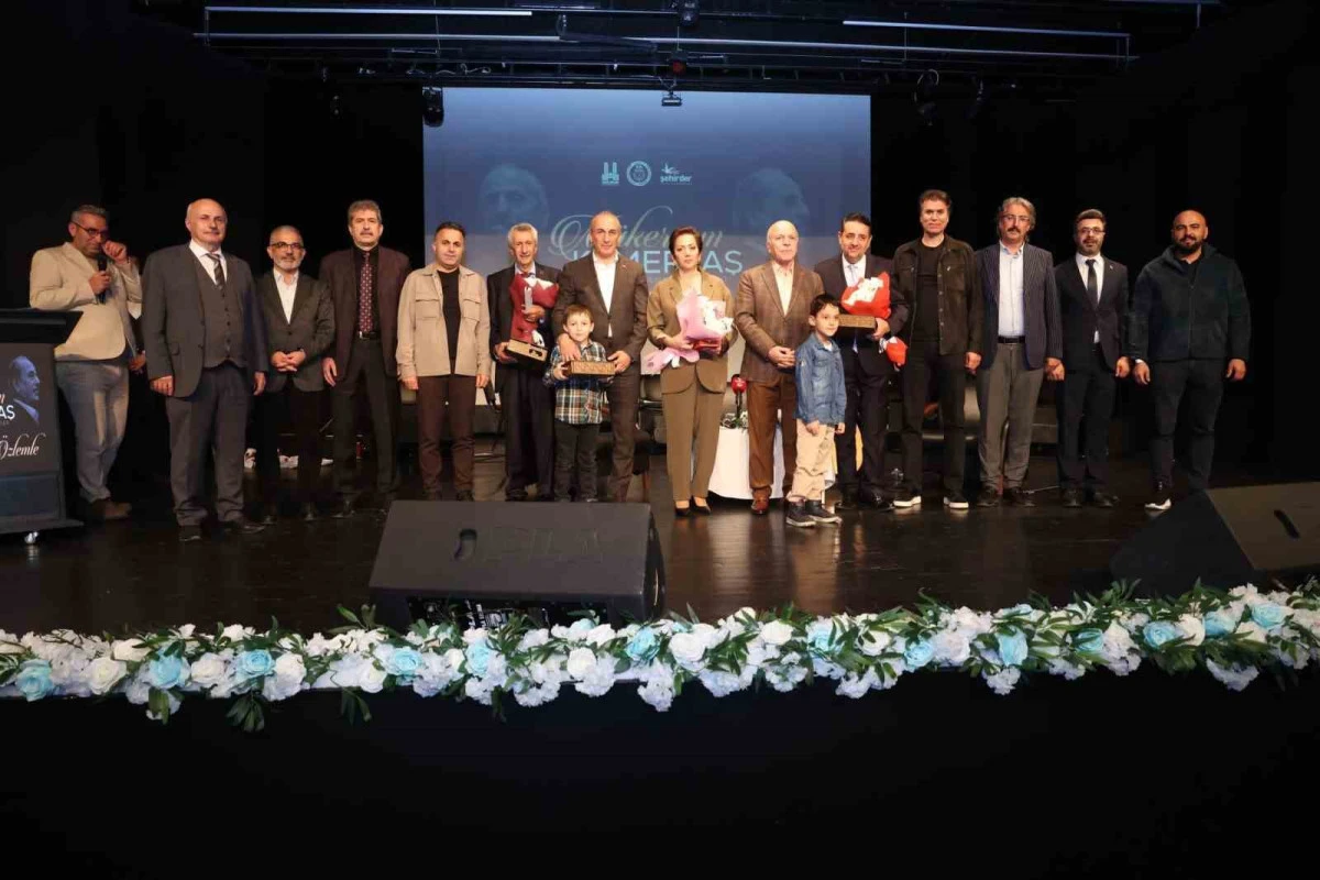 M&uuml;kerren Kemertaş&rsquo;a memleketi Erzurum&rsquo;da vefa gecesi