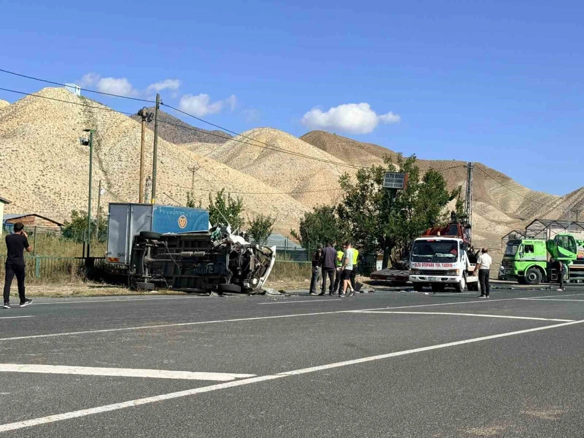 Oltu-Ardahan yolunda feci kaza: 2&rsquo;si ağır 3 yaralı