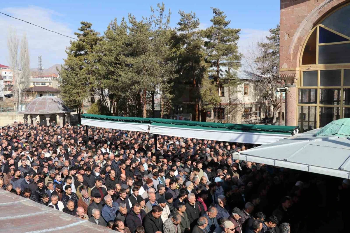 Oltu&rsquo;da motosiklet kazası: 1 &ouml;l&uuml;, 1 yaralı