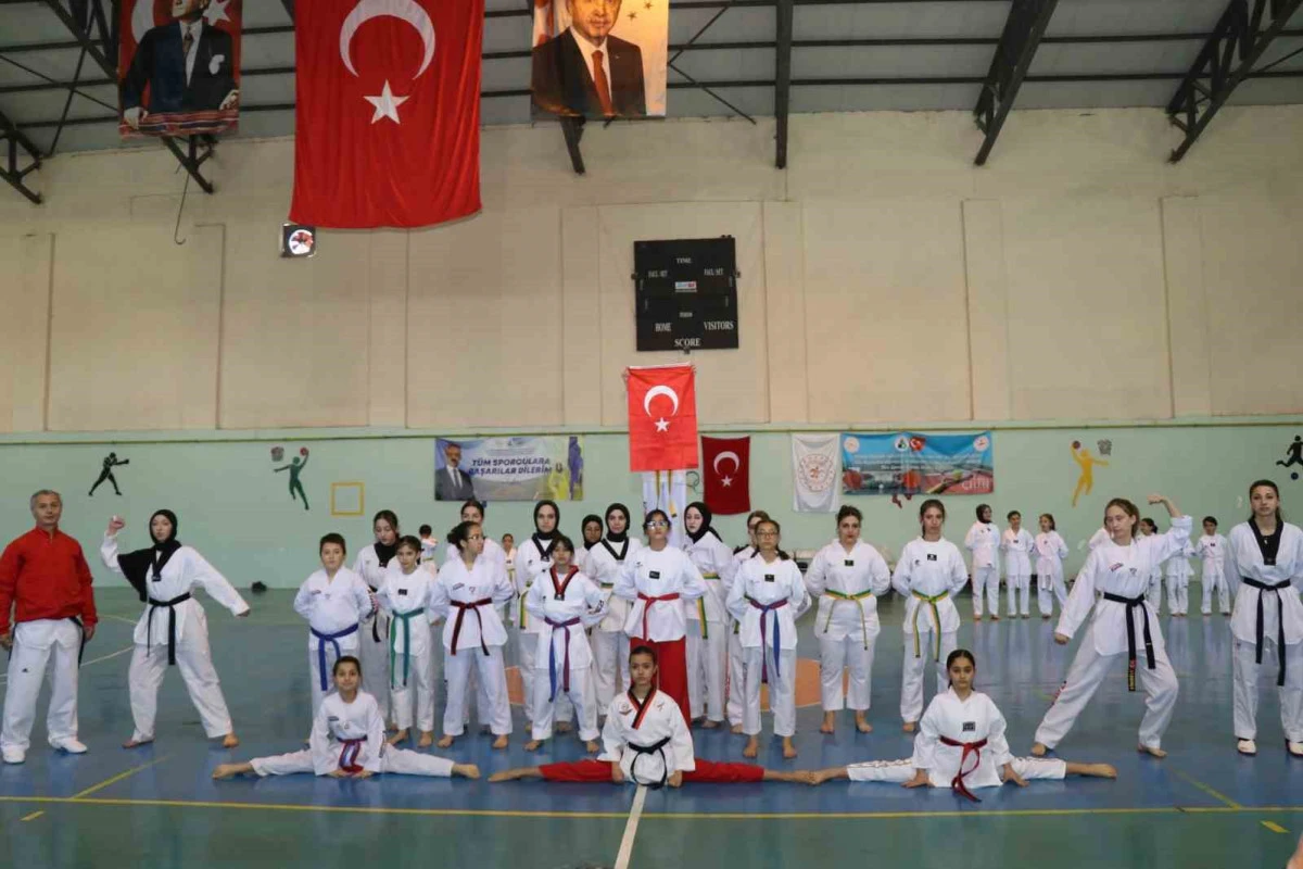 Oltu&rsquo;da taekwondo kuşak sınavı heyecanı