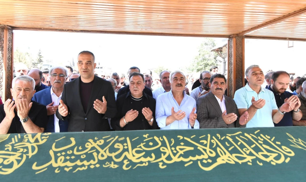 &Ouml;nal Ailesi&rsquo;nin acı g&uuml;n&uuml;
