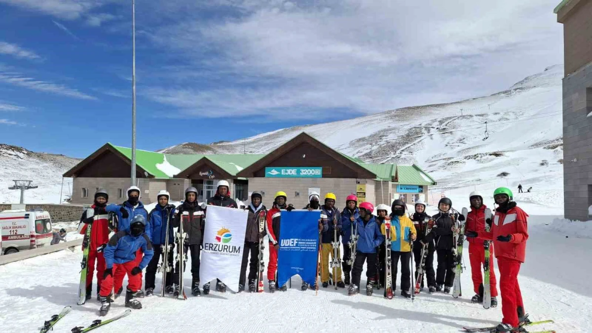 Onlarca &uuml;lkeden &ouml;ğrenci kayakla tanıştı