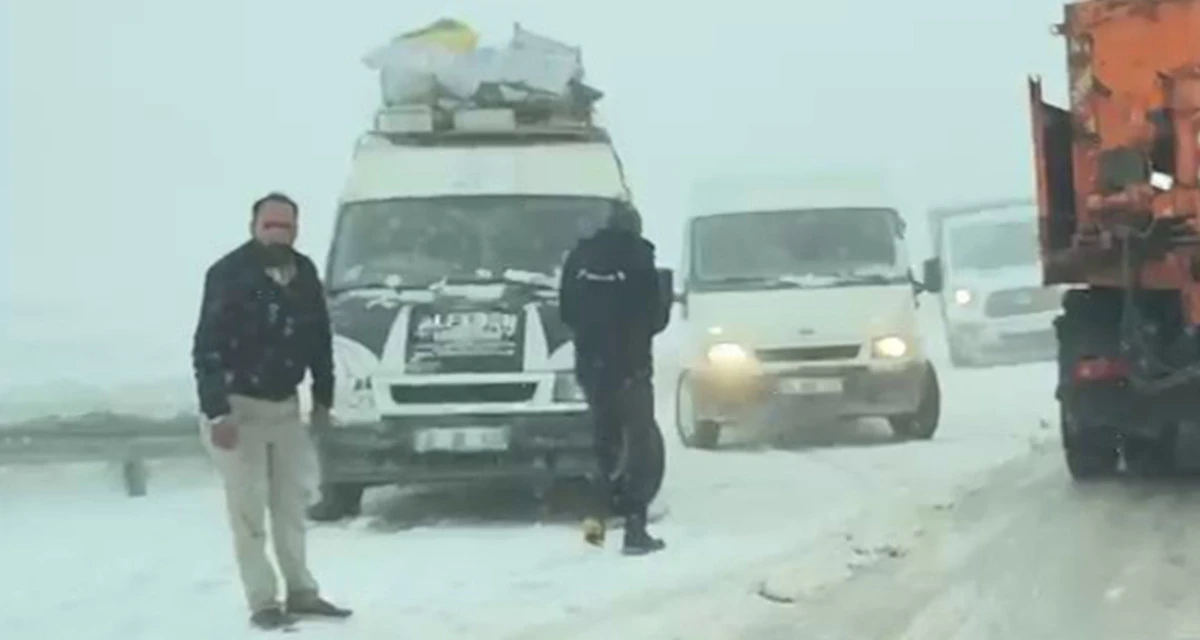 Paland&ouml;ken Ge&ccedil;idi baharda da ge&ccedil;it vermedi, s&uuml;r&uuml;c&uuml;lerin imdadına ekipler yetişti