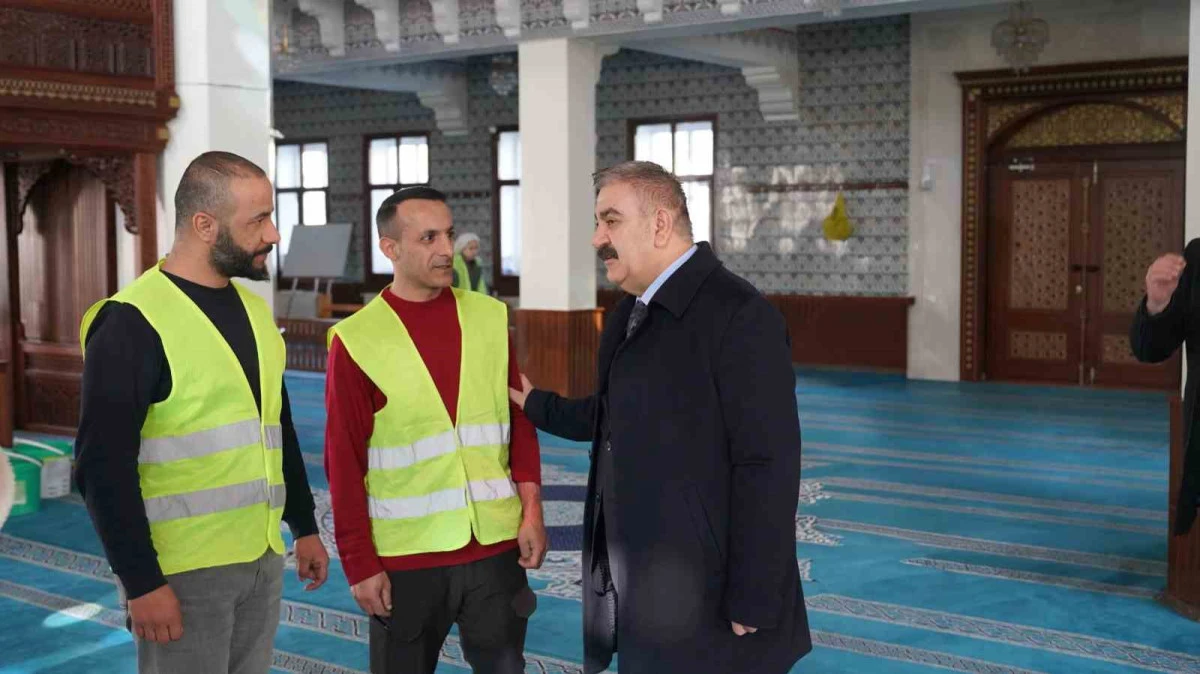 Paland&ouml;ken&rsquo;de Camiler Ramazan ayına hazırlanıyor