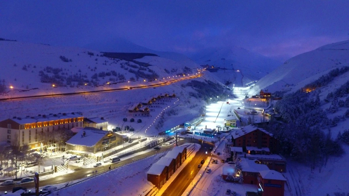 Paland&ouml;ken&rsquo;de kayak keyfi s&uuml;r&uuml;yor