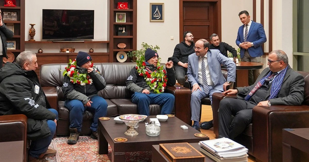 Rekt&ouml;r &Ccedil;akmak: "Onlarla gurur duyuyoruz"