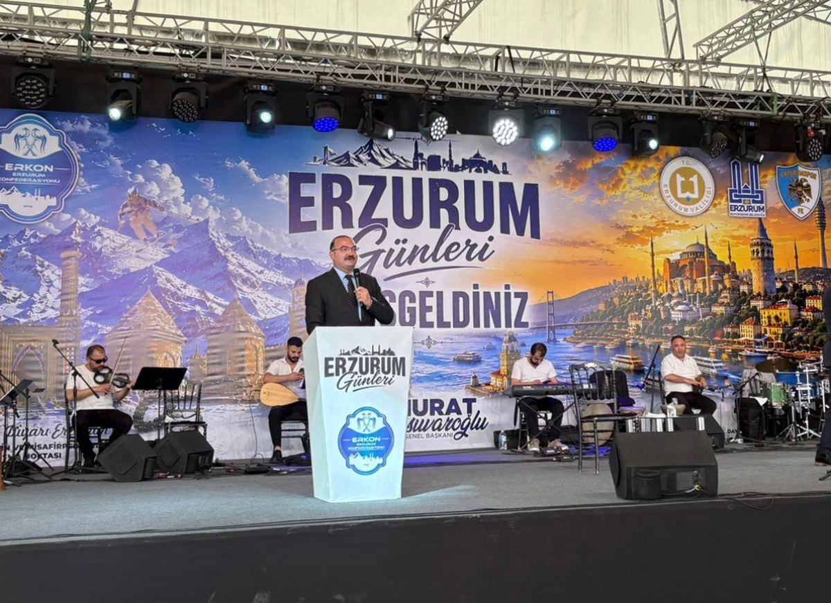 Rekt&ouml;r Hacım&uuml;ft&uuml;oğlu, Erzurum tanıtım g&uuml;nleri programına katıldı