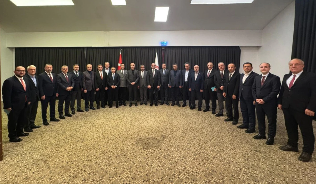 Rekt&ouml;r Hacım&uuml;ft&uuml;oğlu, istişare toplantısına katıldı