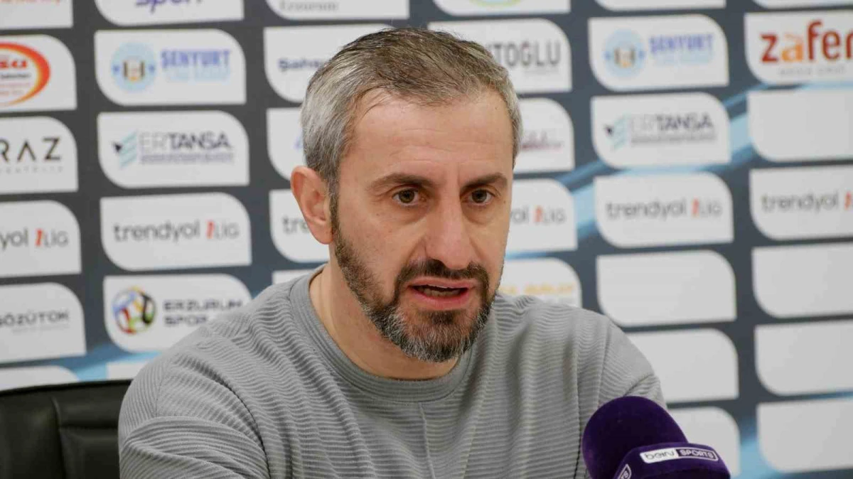 Serkan &Ouml;zbalta: "&Ouml;n&uuml;m&uuml;zde 15 hafta var ve &ccedil;ok sayıda final ma&ccedil;ı oynayacağız"