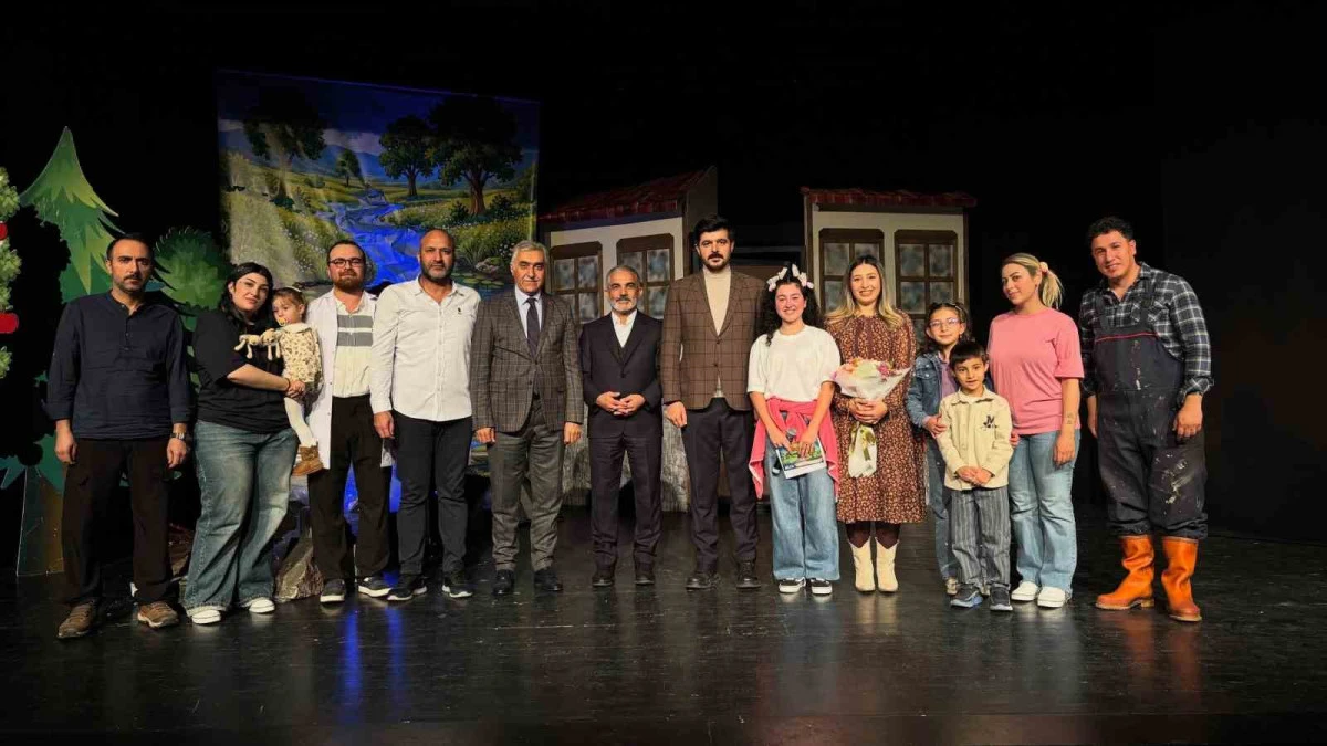 "Su Muhafızı Duru" oyunu ilk g&ouml;steriminde &ccedil;ocuklarla buluştu