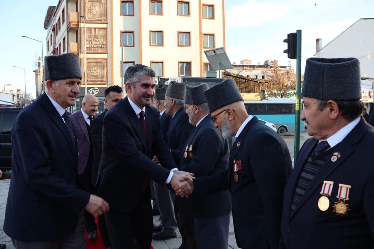 Tarıkdaroğlu şehit yakınları ve gazilerle bir araya geldi