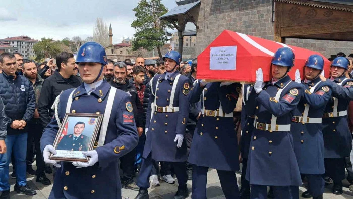 Uzman &Ccedil;avuş Emrah T&uuml;rkoğlu, son yolculuğuna uğurlandı