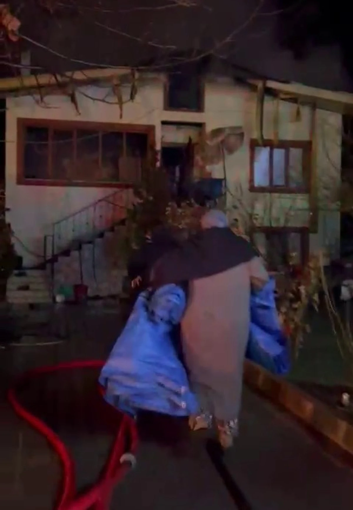 Uzundere&rsquo;de ev yangını