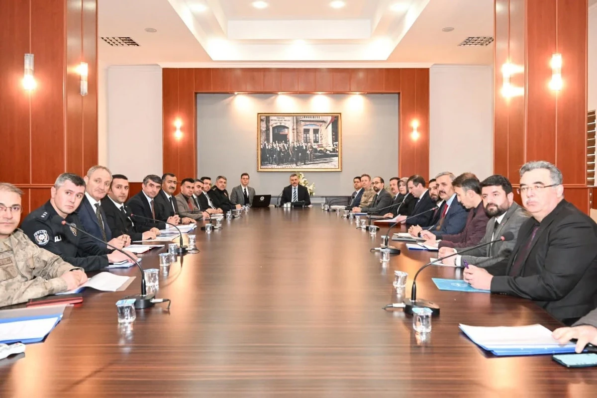 Vali &Ccedil;ift&ccedil;i başkanlığında &lsquo;Paland&ouml;ken&rsquo; zirvesi